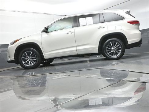 Used 2017 Toyota Highlander XLE image 48