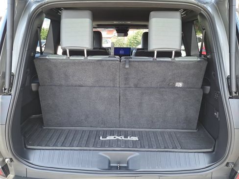 Used 2024 Lexus GX 550 w/ Accessory Package (2T) AWD/4WD image 13