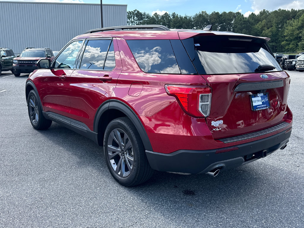 Used 2023 Ford Explorer XLT w/ Equipment Group 202A AWD/4WD image 5