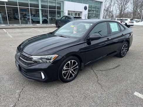 Certified 2022 Volkswagen Jetta Sport image 3