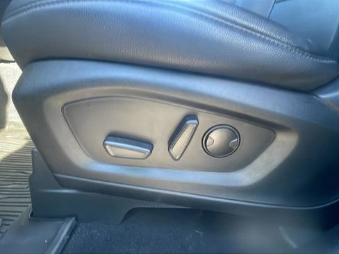 Used 2023 Ford Explorer Limited w/ Limited Technology Package image 18