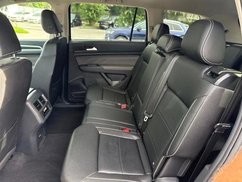 Used 2023 Volkswagen Atlas SE w/ Panoramic Sunroof Package FWD image 13