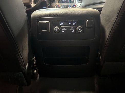 Used 2020 GMC Yukon XL SLT AWD/4WD image 16