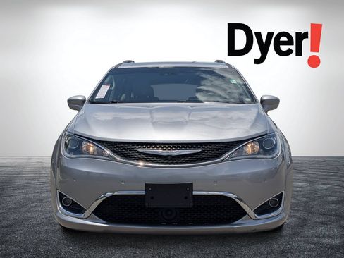 Used 2017 Chrysler Pacifica Touring-L Plus w/ Advanced Safetytec Group FWD image 9
