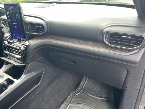 Used 2021 Ford Explorer Platinum w/ Premium Technology Package RWD image 26