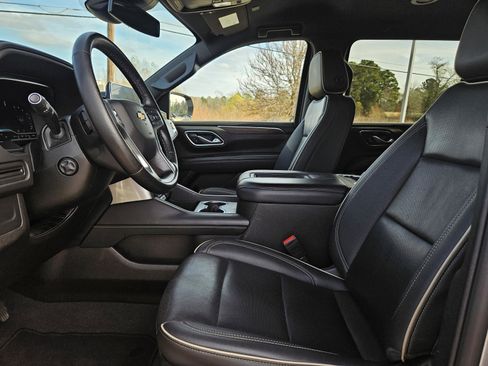 Used 2024 Chevrolet Suburban Premier image 10
