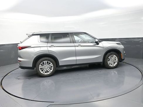 Used 2022 Mitsubishi Outlander ES AWD/4WD image 10