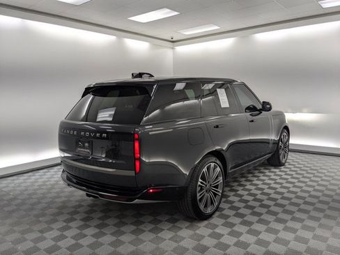 Certified 2025 Land Rover Range Rover SE image 4