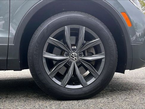 Certified 2023 Volkswagen Tiguan SE w/ Panoramic Sunroof Package AWD/4WD image 7
