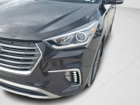 Used 2017 Hyundai Santa Fe SE image 9