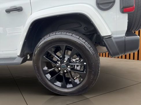 Used 2024 Jeep Wrangler Unlimited Sahara AWD/4WD image 21