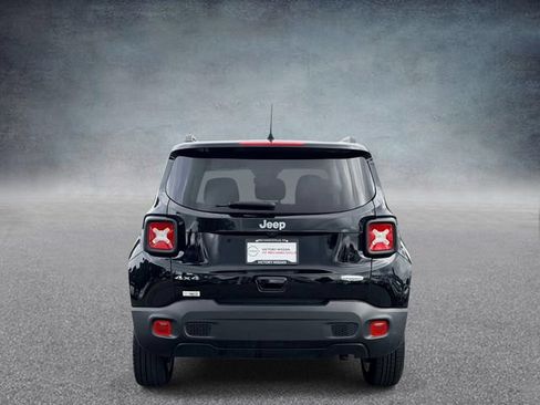 Used 2022 Jeep Renegade Latitude w/ Convenience Group AWD/4WD image 3
