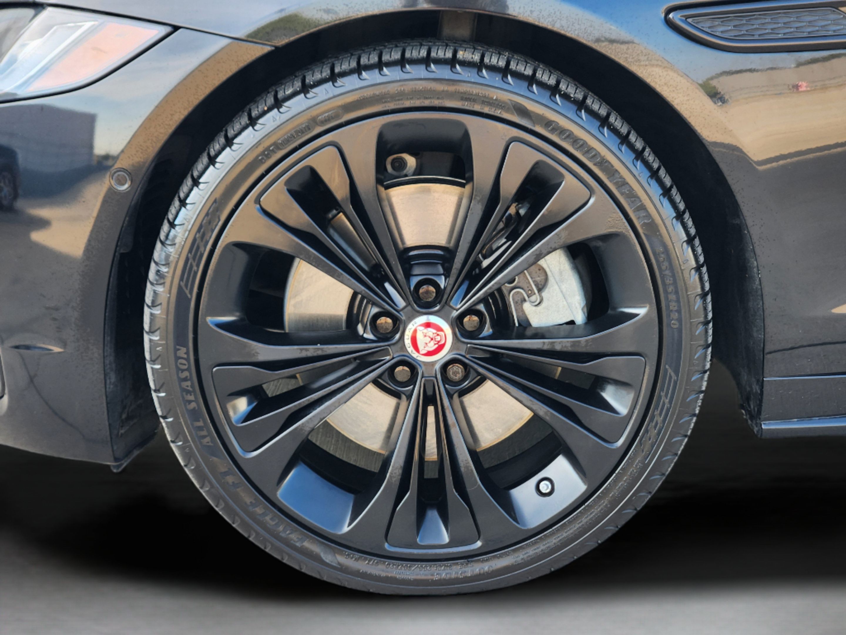 Used 2021 Jaguar XF R-Dynamic SE AWD/4WD image 9