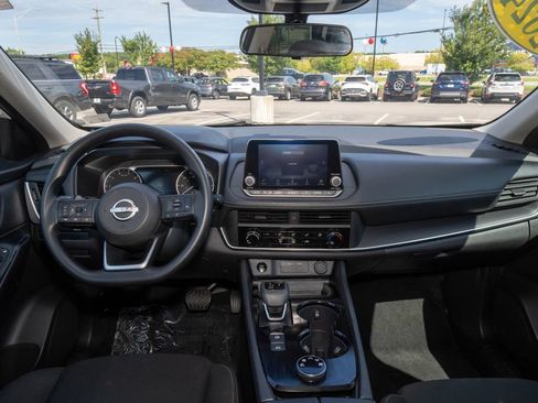 Used 2024 Nissan Rogue S AWD/4WD image 18