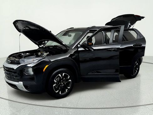 Used 2023 Chevrolet TrailBlazer LT w/ Convenience Package FWD image 9