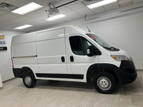 Used 2025 RAM ProMaster 2500 w/ Convenience Group FWD image 10