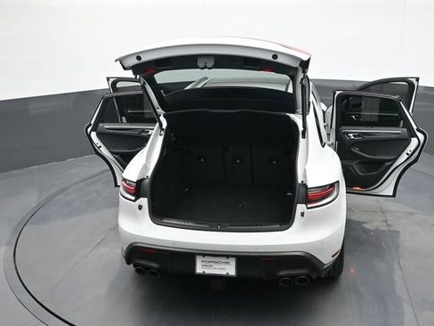 Certified 2025 Porsche Macan AWD/4WD image 27