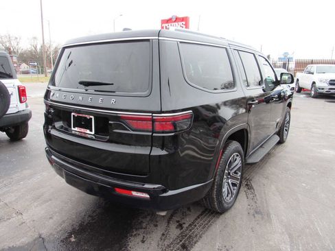 Used 2024 Jeep Wagoneer Series II w/ Flexible Seating Group image 5