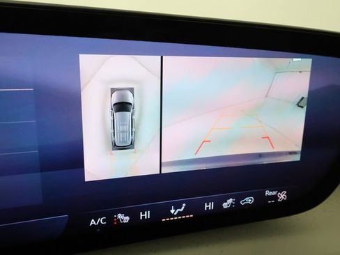 Used 2025 Buick Enclave Avenir image 16