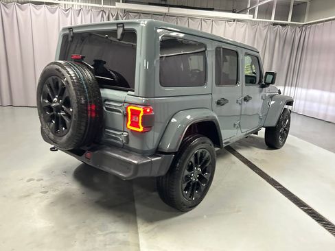 Used 2025 Jeep Wrangler Unlimited Sahara w/ Safety Group AWD/4WD image 7