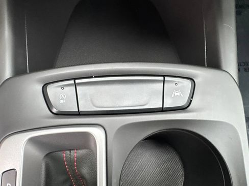 Used 2025 Chevrolet Trax RS w/ Driver Confidence Package FWD image 28