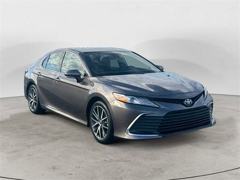 Used 2024 Toyota Camry XLE image 7