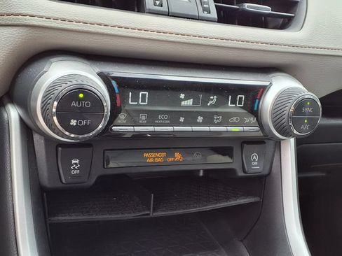 Used 2021 Toyota RAV4 XLE Premium w/ Carpet Mat Package (TMS) FWD image 7