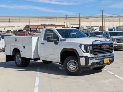 New 2024 GMC Sierra 3500 Pro w/ Convenience Package