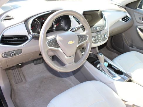 Used 2017 Chevrolet Malibu LT image 13
