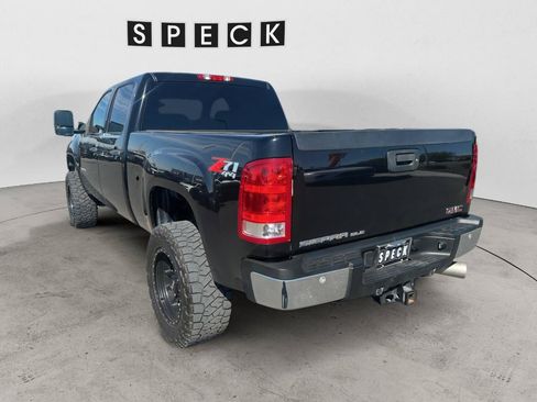 Used 2012 GMC Sierra 2500 SLE w/ SLE Preferred Package AWD/4WD image 3