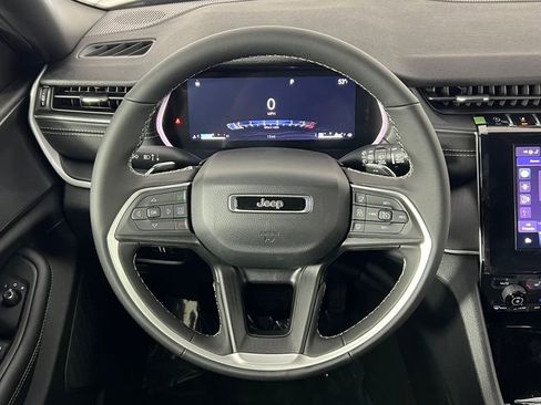 New 2025 Jeep Grand Cherokee Laredo image 7