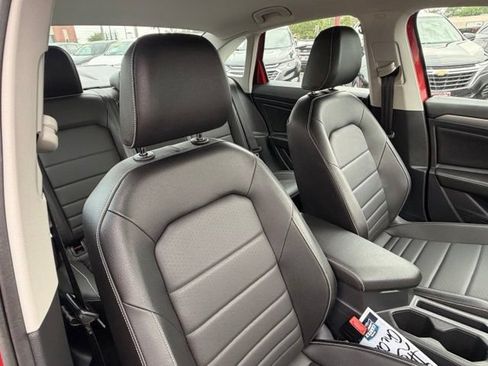 Used 2024 Volkswagen Jetta SE FWD image 27