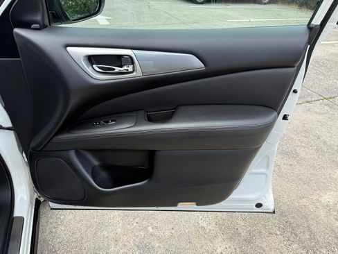 Used 2018 Nissan Pathfinder SL w/ Midnight Edition Package FWD image 30