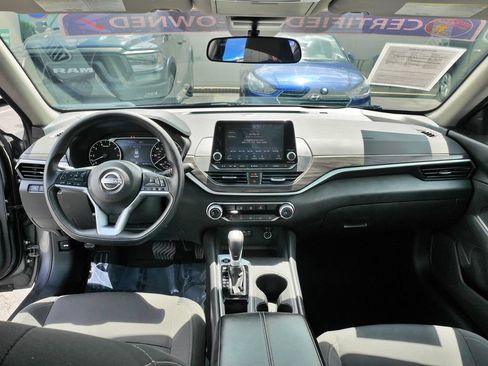 Used 2025 Nissan Altima 2.5 SV FWD image 18