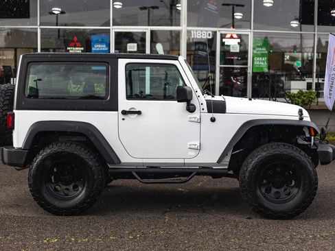 Used 2015 Jeep Wrangler Sport image 9