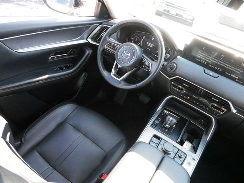 Used 2025 MAZDA CX-70 Plug-In Hybrid w/ Premium Pkg image 9