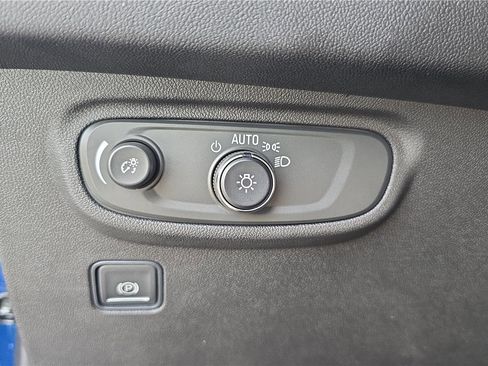 Used 2023 GMC Terrain SLE w/ Driver Convenience Package image 14