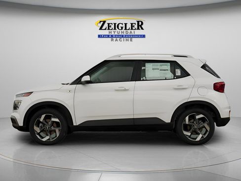New 2026 Hyundai Venue SEL FWD image 4