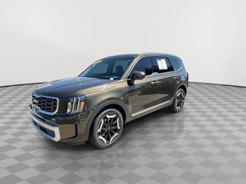 Certified 2025 Kia Telluride S FWD image 4