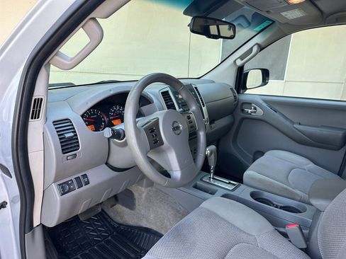Used 2012 Nissan Frontier SV w/ SV Premium Utility Pkg image 17