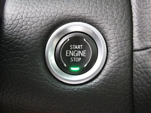 Used 2021 GMC Yukon XL Denali w/ LPO, Illumination Package AWD/4WD image 12