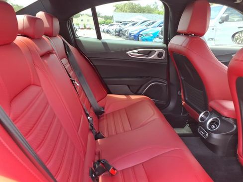 Used 2023 Alfa Romeo Giulia Veloce RWD image 16