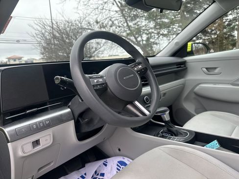 Used 2024 Hyundai Kona SE FWD image 6
