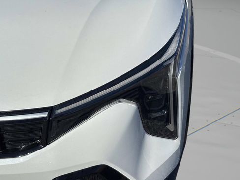 New 2025 Kia K4 GT-Line image 10