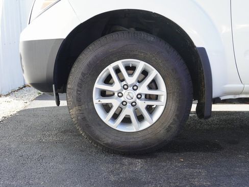 Used 2019 Nissan Frontier SV image 8