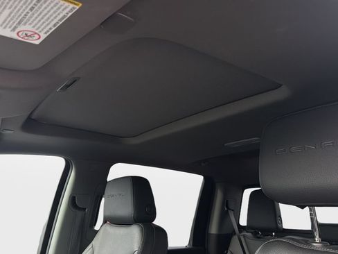 Used 2022 GMC Sierra 3500 Denali w/ Denali Black Diamond Edition AWD/4WD image 33