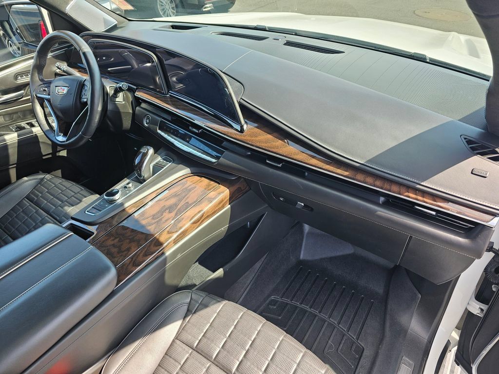 Used 2022 Cadillac Escalade Sport Platinum w/ LPO, ONYX Package AWD/4WD image 11