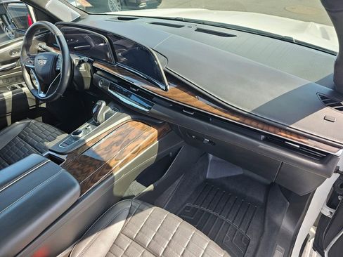 Used 2022 Cadillac Escalade Sport Platinum w/ LPO, ONYX Package AWD/4WD image 11