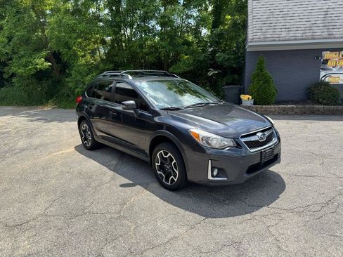 Used 2017 Subaru Crosstrek 2.0i Limited AWD/4WD image 3