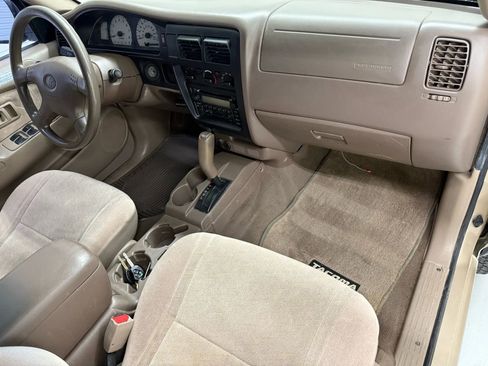 Used 2001 Toyota Tacoma PreRunner image 18